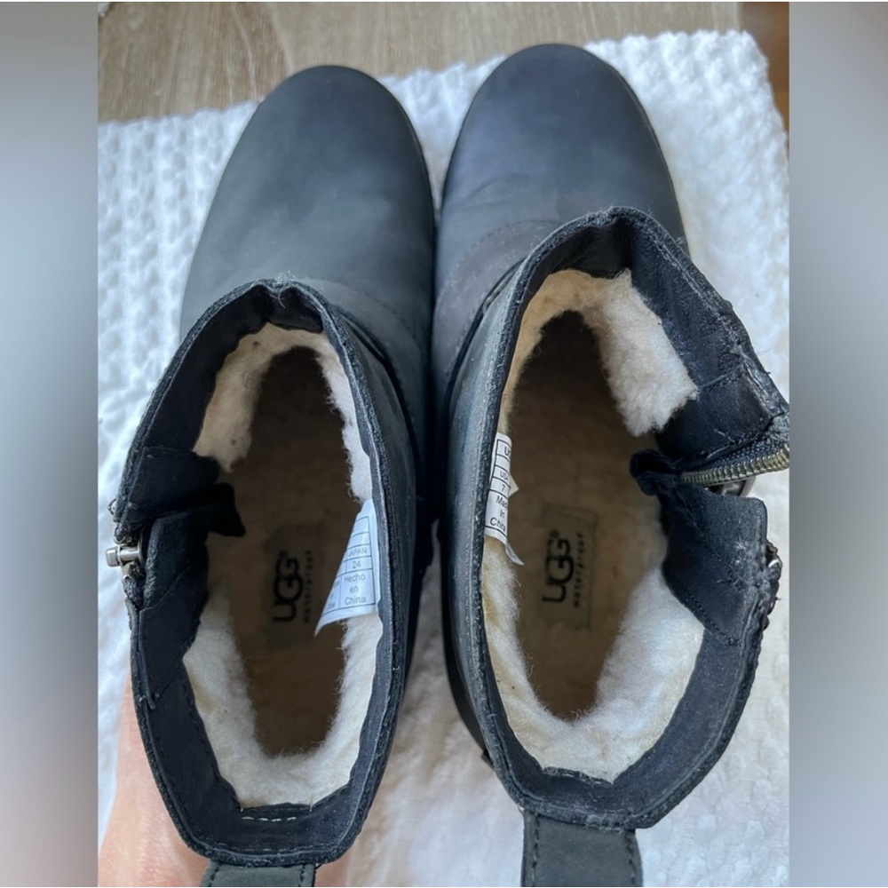 UGG - Waterproof ankle buckle boot